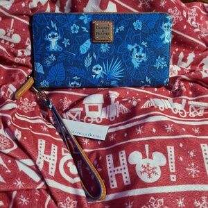 Retired Disney Stitch Dooney & Bourke Wristlet Wallet Florida Exclusive 2024 OOP